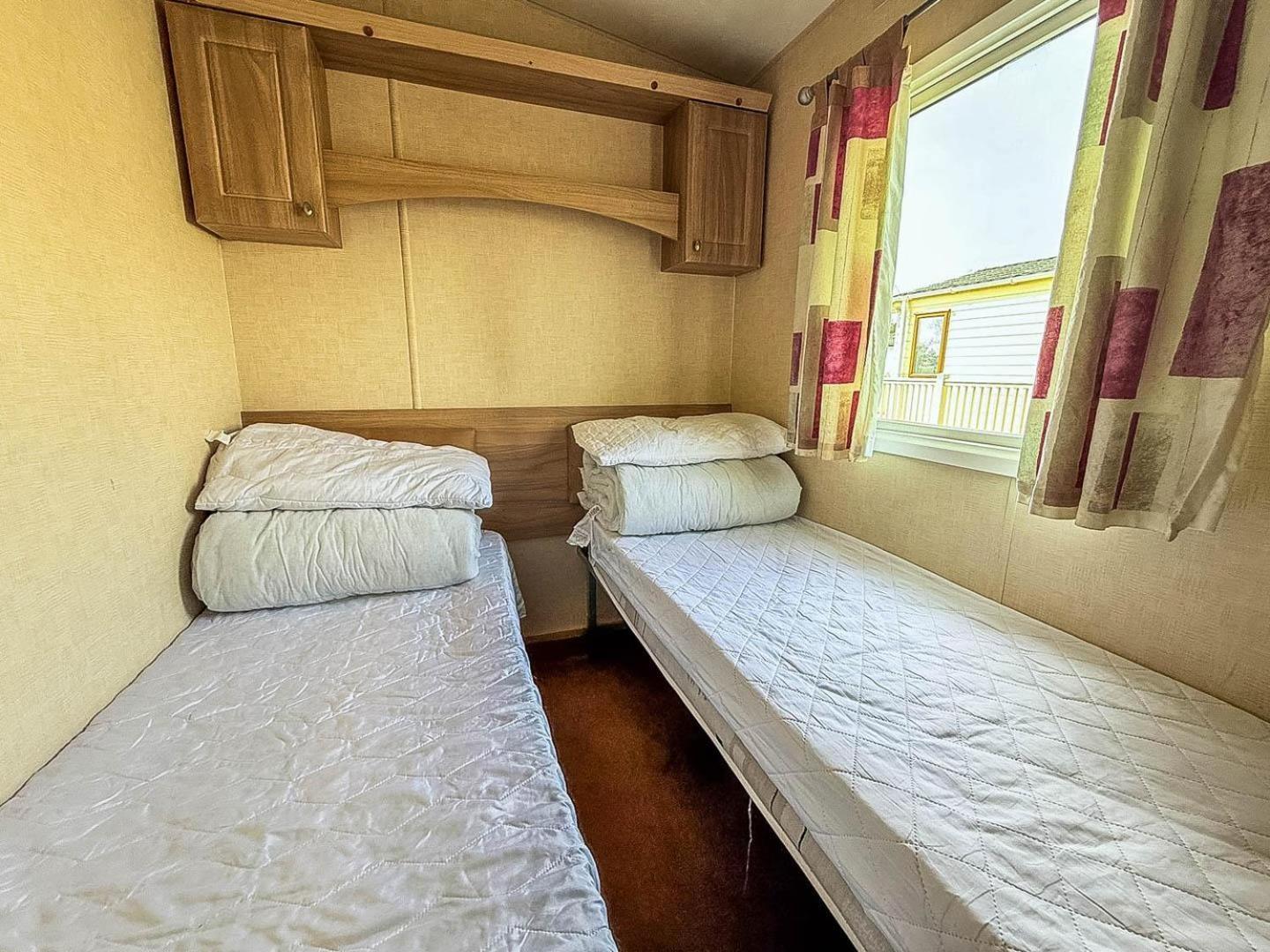 Spacious 8 Berth Caravan At Southview Holiday Park Near Skegness Ref 33018Ml Exterior photo