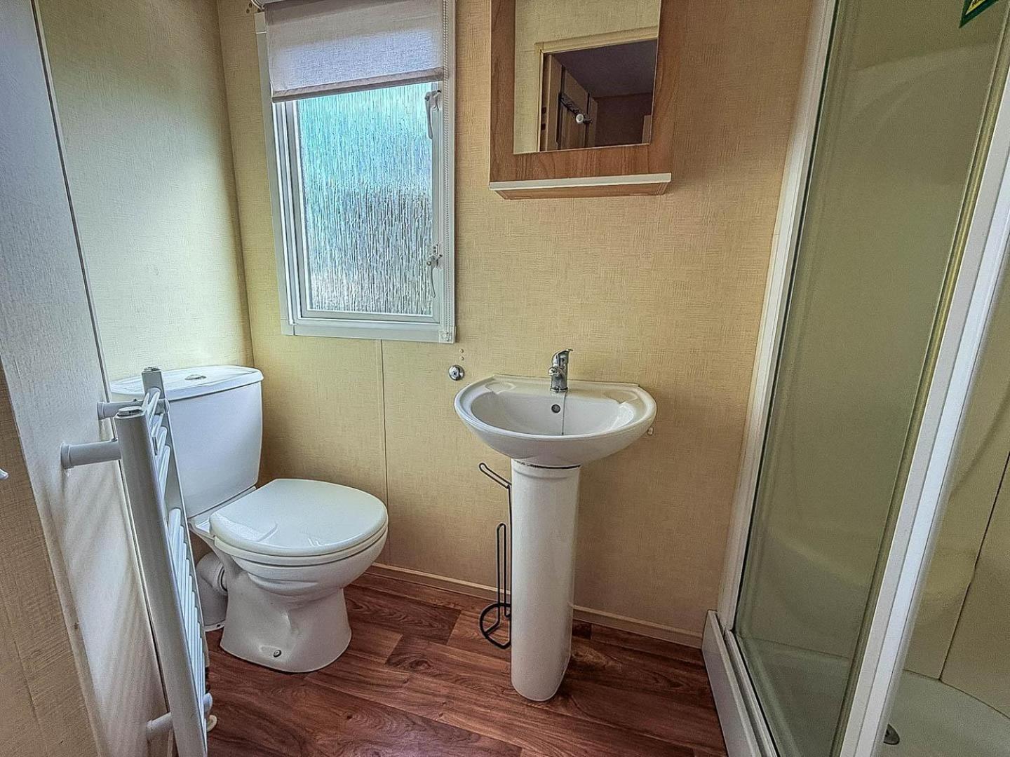Spacious 8 Berth Caravan At Southview Holiday Park Near Skegness Ref 33018Ml Exterior photo